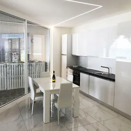 Maison Audrey Nyaraló *